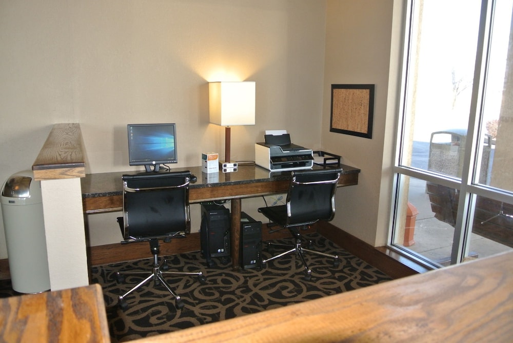 Quality Inn & Suites Carthage near Precious Moments Chapel