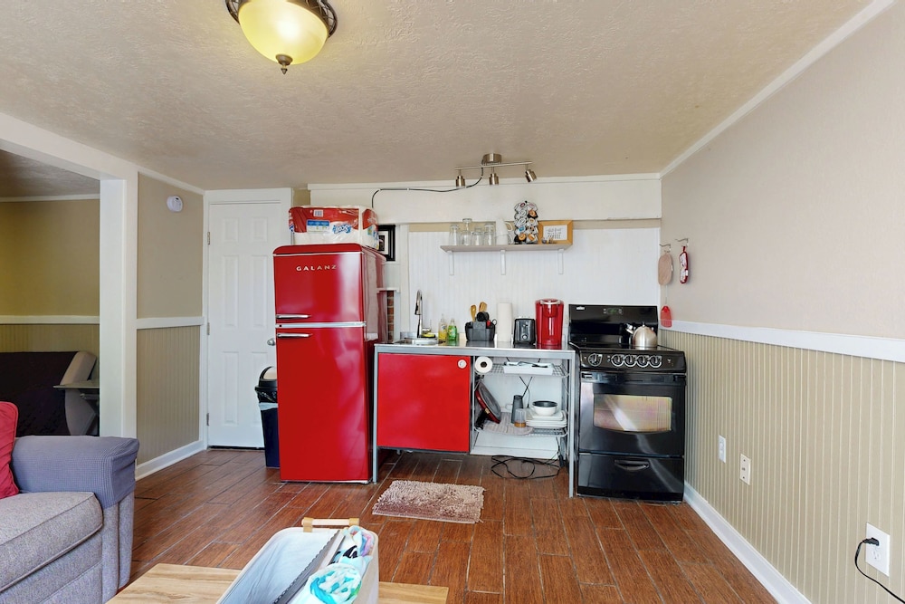 2-story Galveston Getaway w/ Balcony & Patio