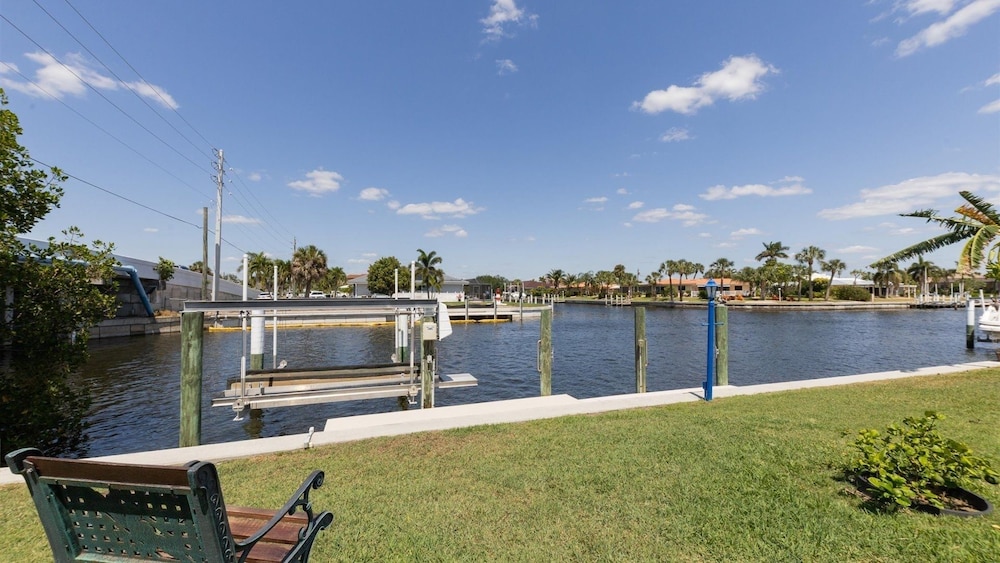 The Canal House Of Punta Gorda Isles, Pool, Pet Friendly, Kayaks, Bikes 3 Bedroom Home
