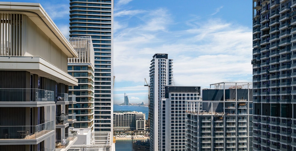 LUX The Beach Vista Dubai Eye View Suite