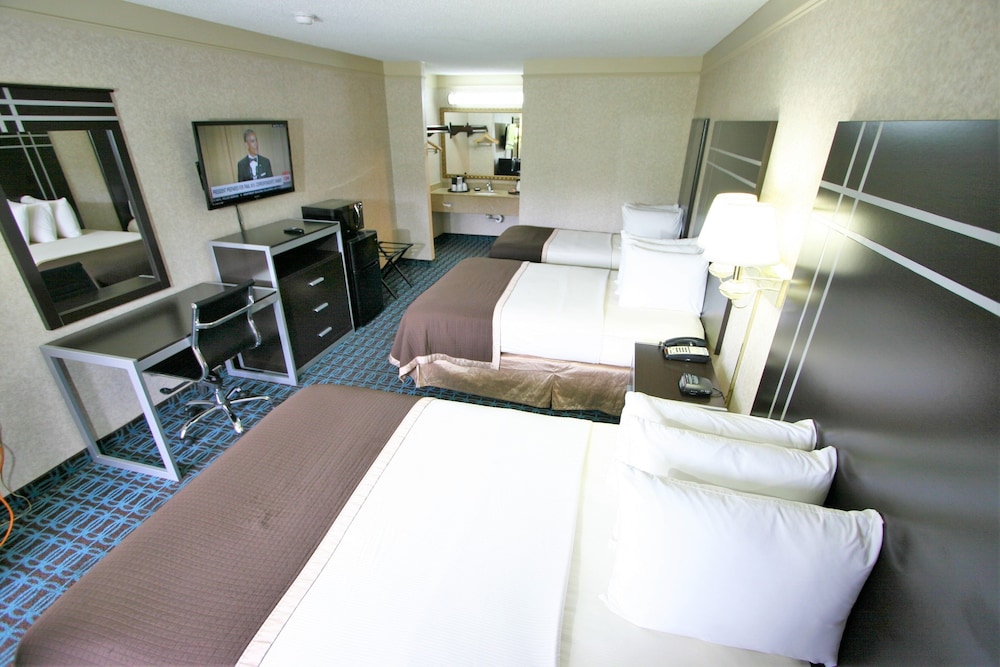 Deluxe Inn Fayetteville - I-95 Exit 49