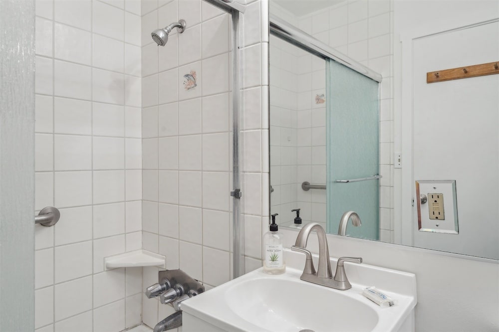 Beautiful 2 Bed Beach Getaway #115 2 Bedroom Condo by Sunset Shores Condominiums