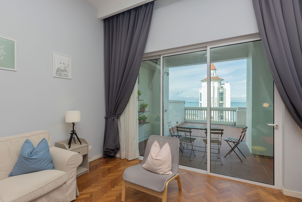 Straits Quay Waterside Suites