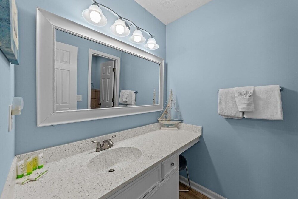 Waterway Village 3i 2 Bedroom Condo