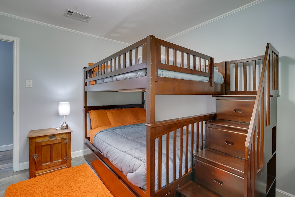 Marshall Vacations - Lakefront Retreat in Jefferson w/ Screened Porch! - Property Image 2