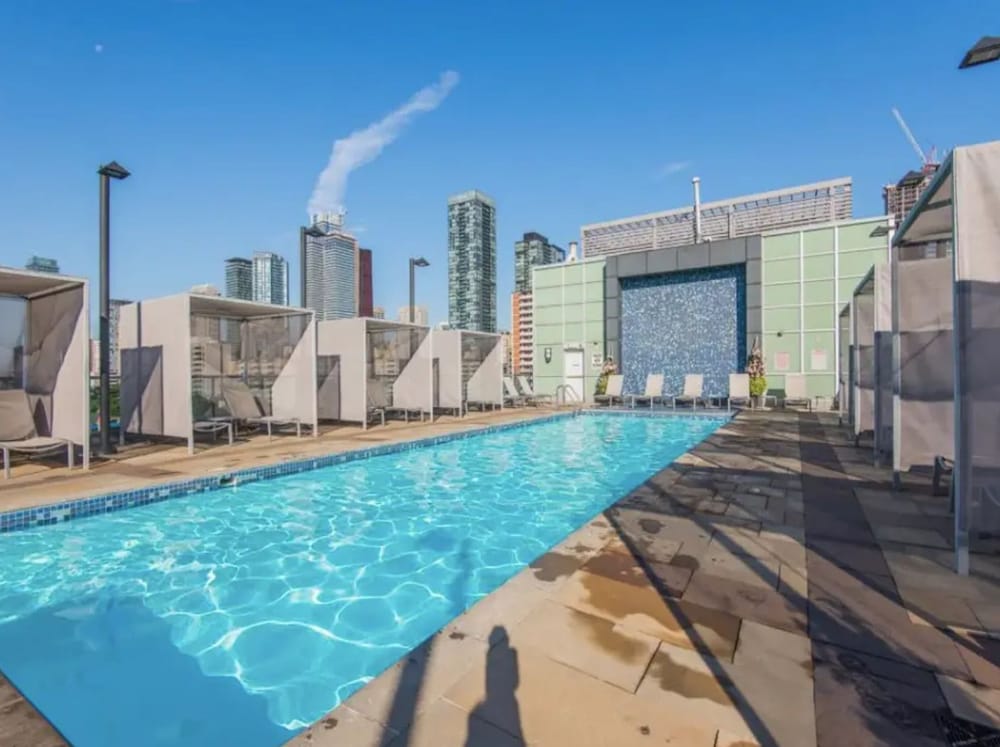 Stunning Suites Luxurious Downtown Condo - Image 2