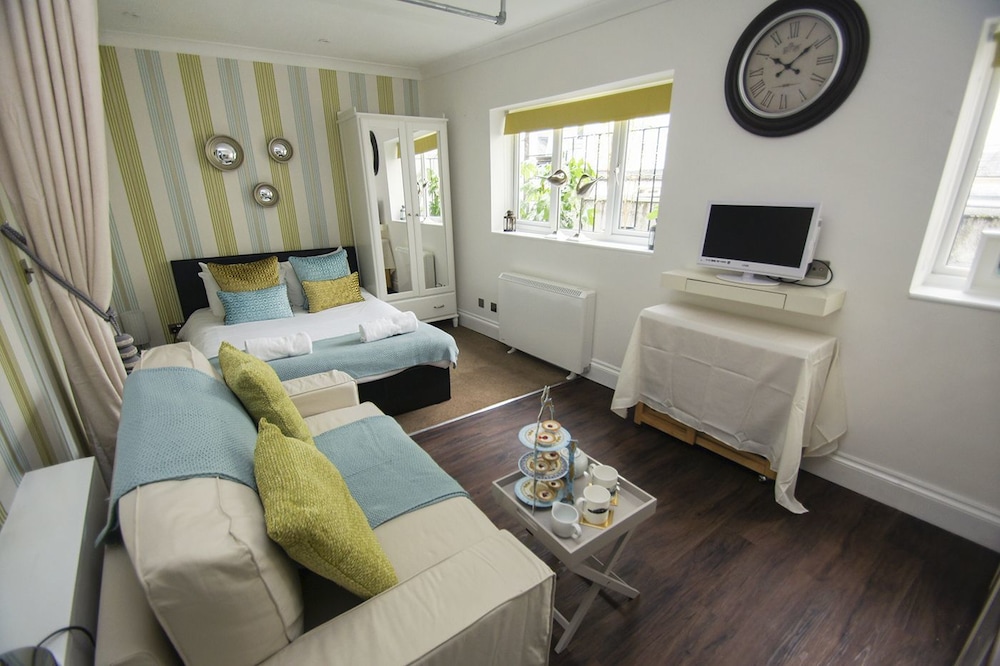 Between Piers Central by Brighton Holiday Lets view 4