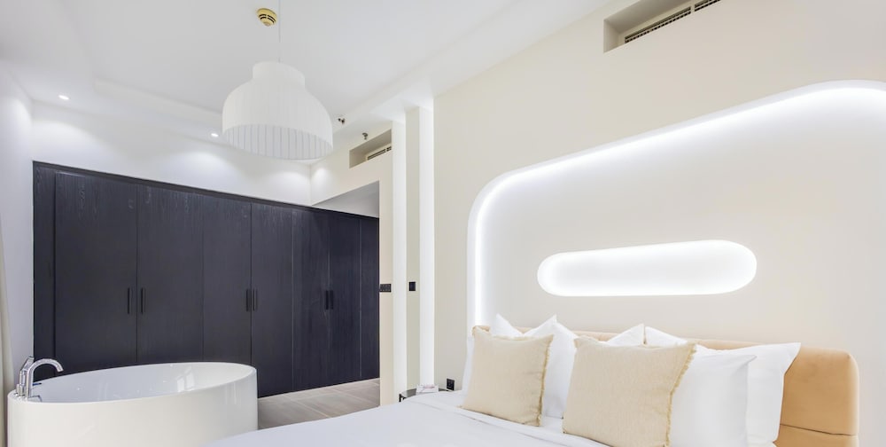 LUX The Sky Dubai Eye View Suite