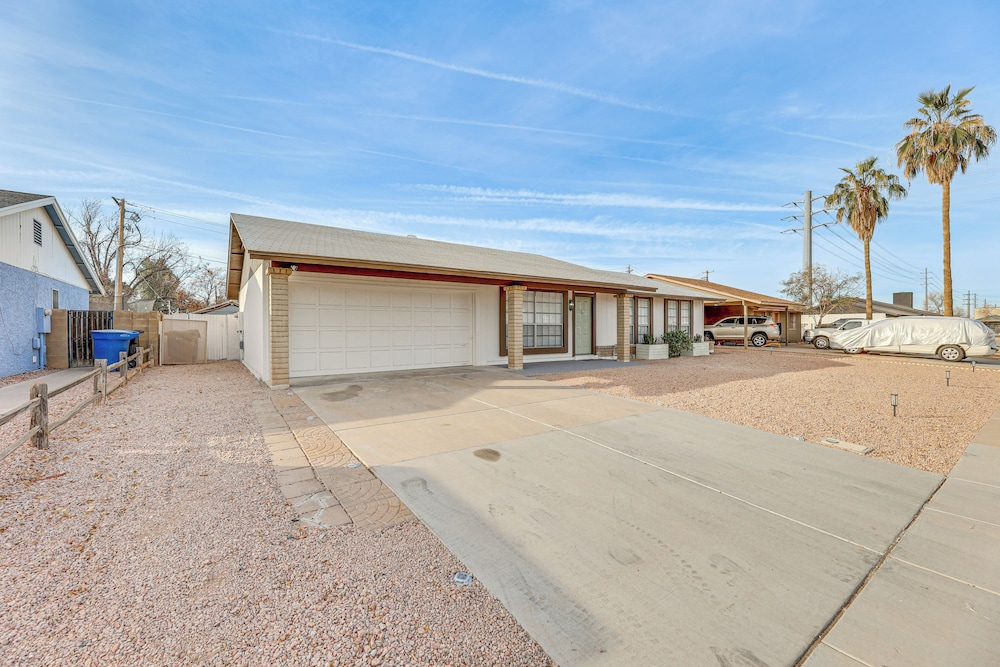 Patio Seating & Fire Pit: Family Home in Chandler!
