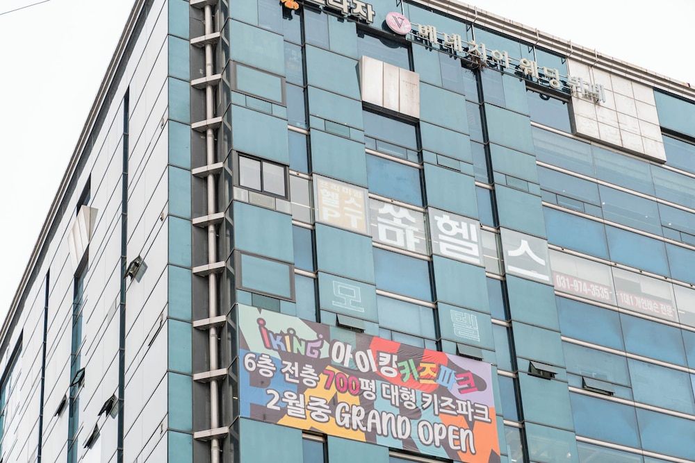 Hwajeong Hotel jun