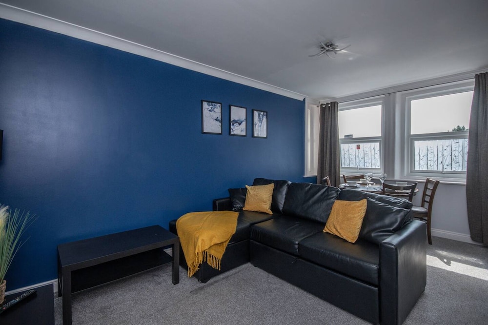 in Bournemouth With 2 Bedrooms and 1 Bathrooms
