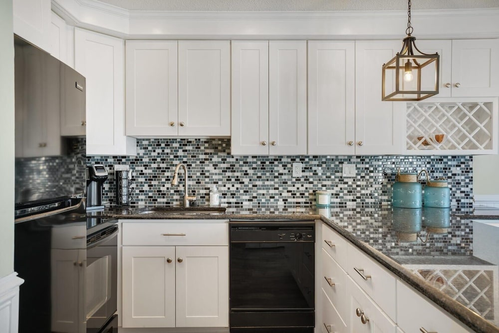 Harbour Island 402m 2 Bedroom Condo
