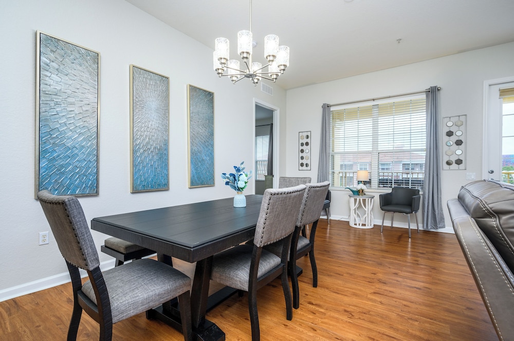 Penthouse Vacation Condo, Near the Parks - 2015