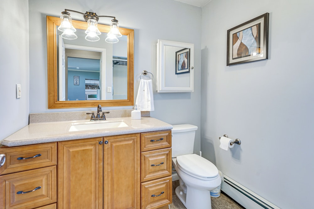 1 Block to Lake Huron: Pet-friendly Apt w/ Kayaks