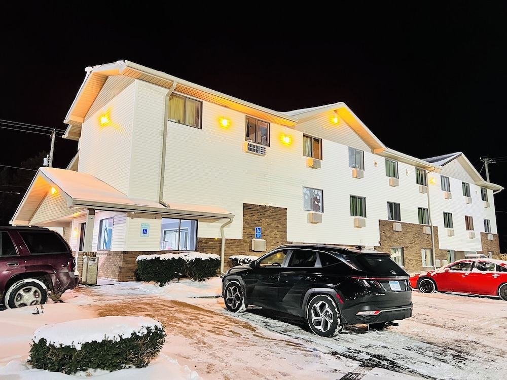 Super Inn by OYO Lansing MI