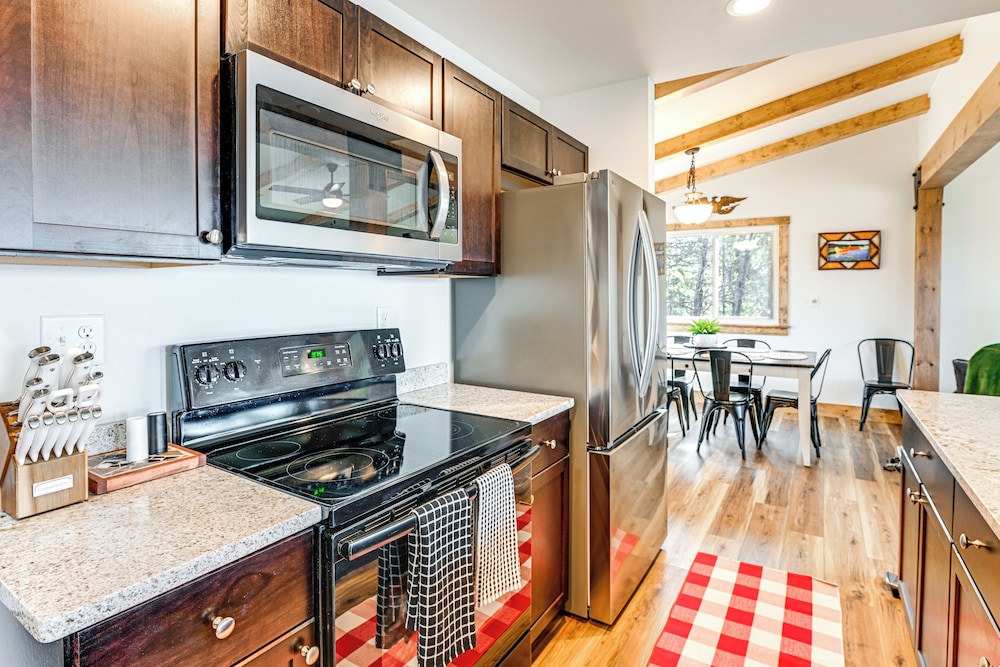 Family-friendly Lakefront Retreat in Tomahawk!