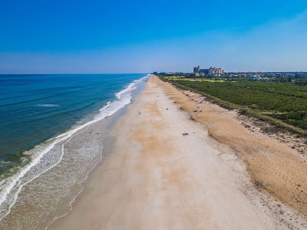 Sea Colony Cottage - Beachside Cottage in Beachfront Community w Pool