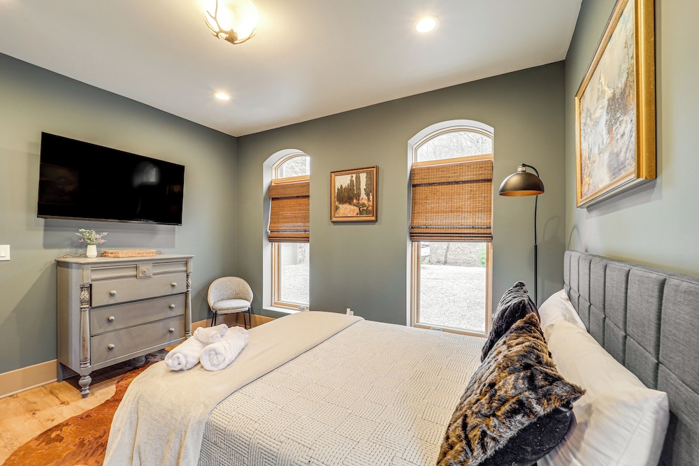 2 Mi to Beech Mtn Resort! 8,000-sq-ft Luxe Escape