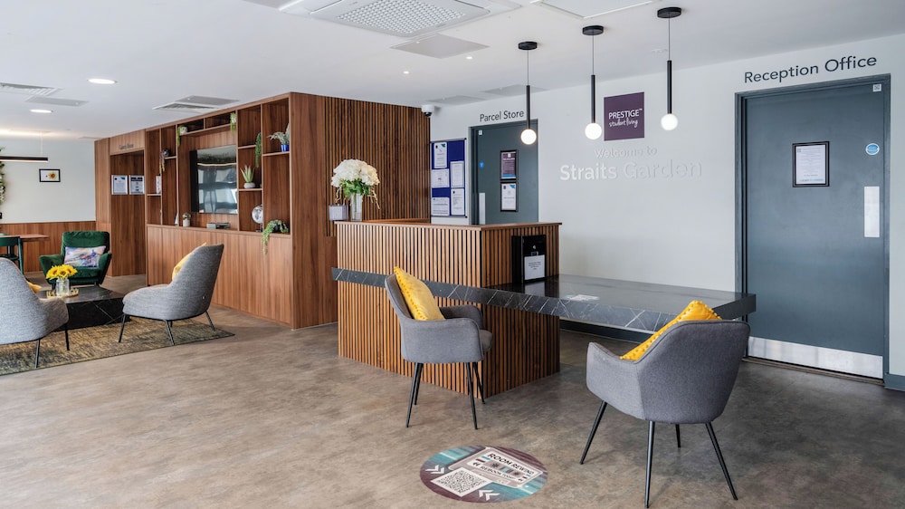 Students Only Straits Egham - 40 mins to Waterloo - Direct Bus to Heathrow