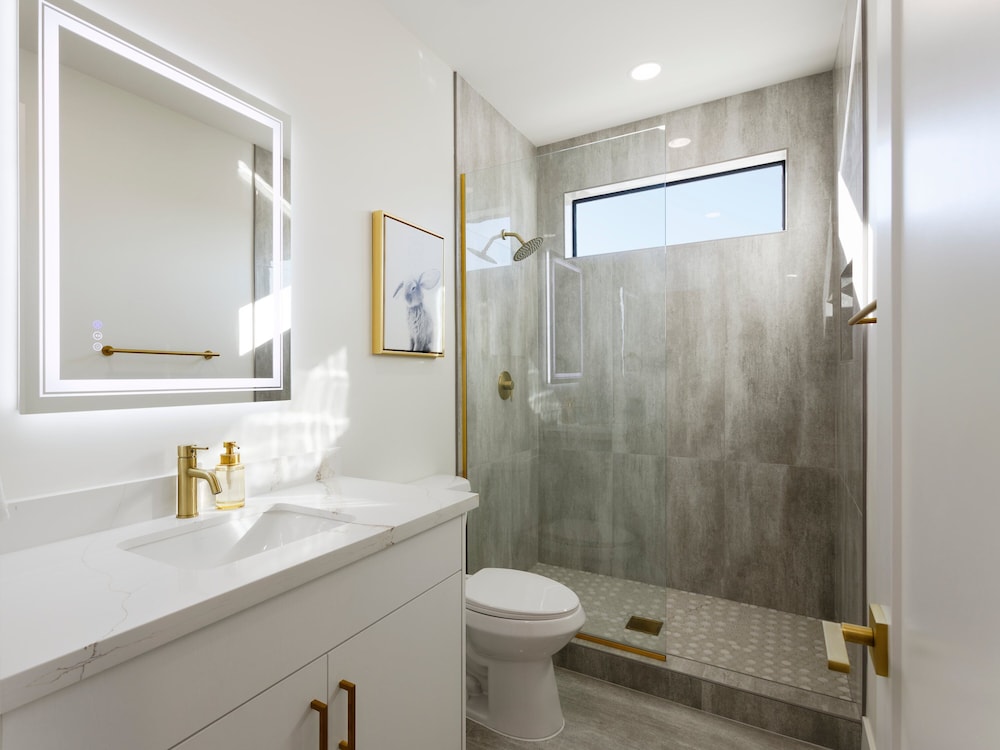 Luxe - Nouveau - Sparkling Pool - Walk to Old Town
