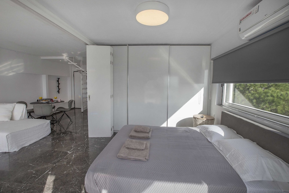 Luxury penthouse with stunning riviera view by GHH