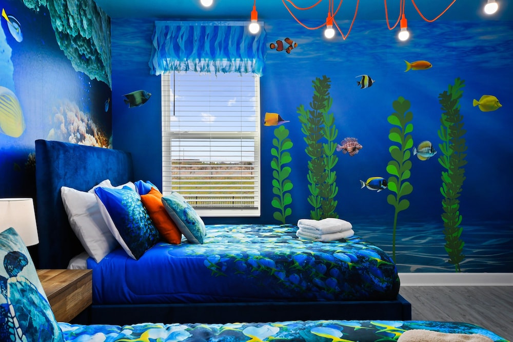 Striking Disney Themed10br Pool/spa/game Room view 4