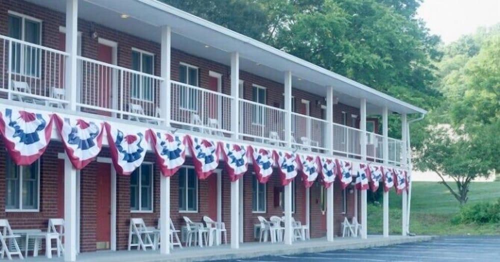 Creekwood Motel