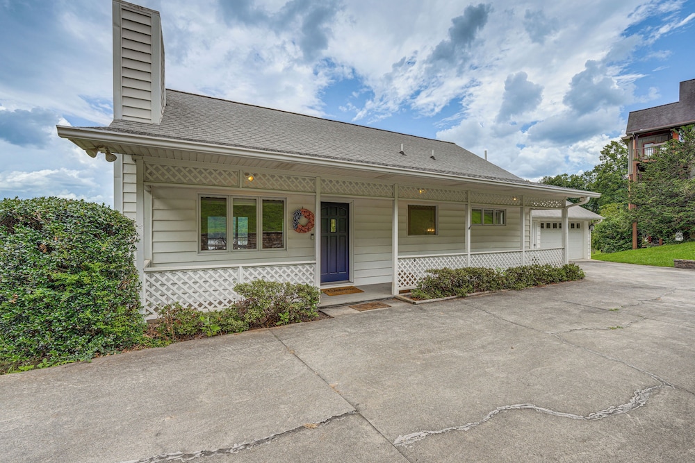 < 1 Mi to Lake Chatuge: Home w/ Mtn & Water Views!