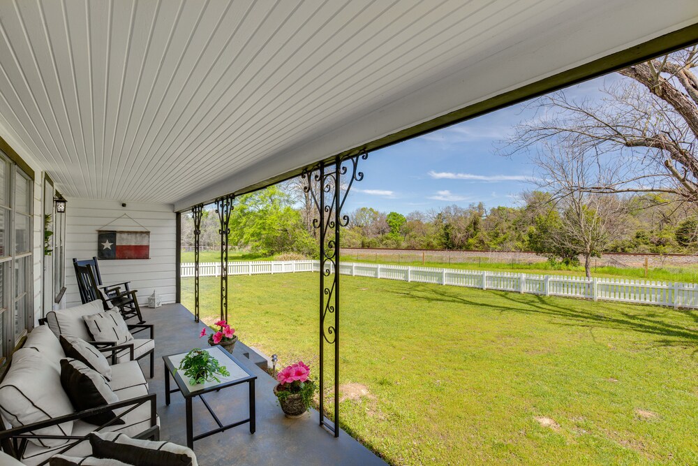 Grapeland Farm Retreat w/ Pool, Grill Fire Pit - Property Image 8