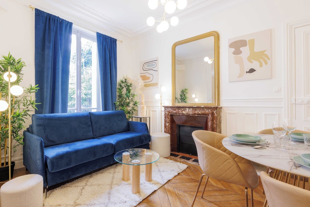 Chic and Refined Apartment
