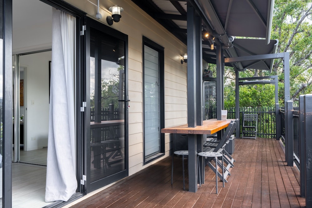 Sophisticated 2-bed Home With Alfresco Dining