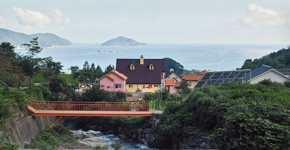 Namhae Bins House Pension