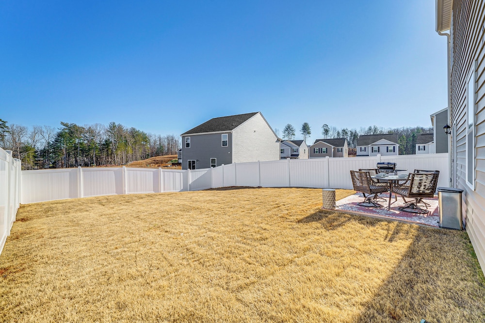 3 Mi to Lake Hickory: Family Home w/ Fire Pit!
