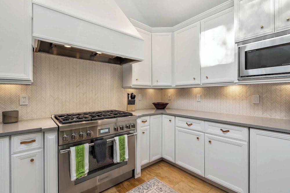 Evergreen Escape Home for 12
