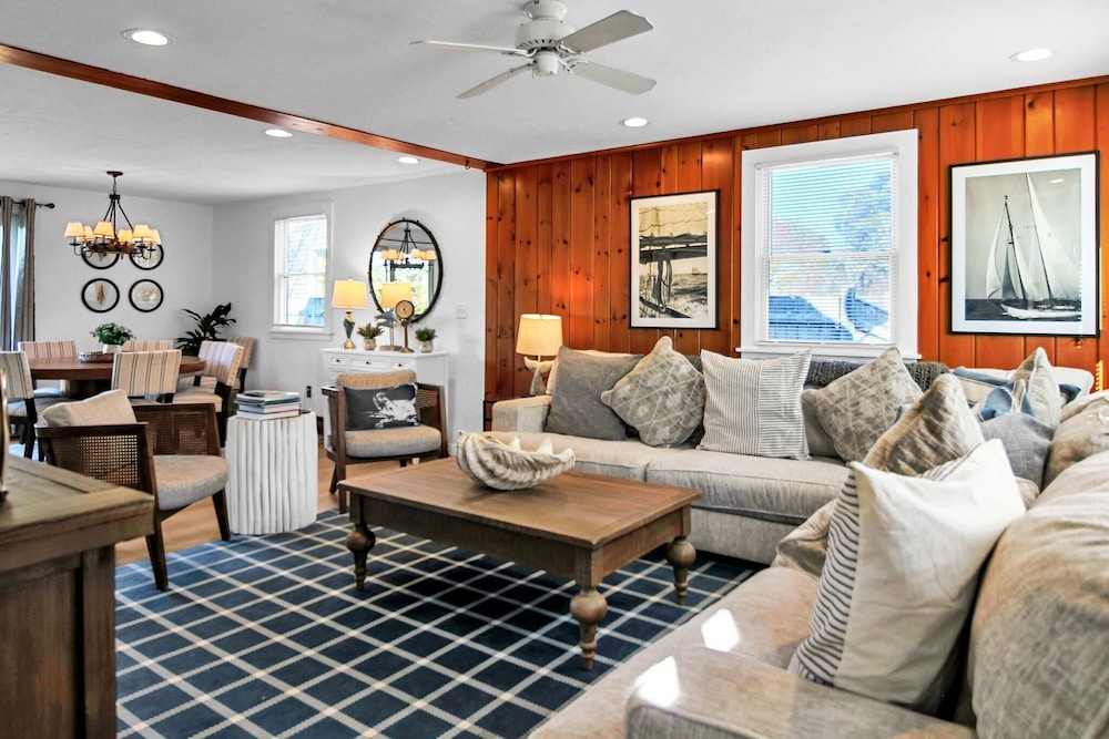 Charming 3br Home In Nantucket's Natural Beauty 3 Bedroom Home