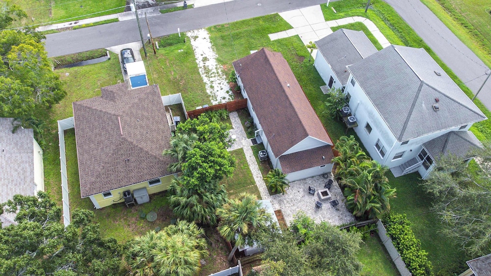 Barefoot Bungalow For 4