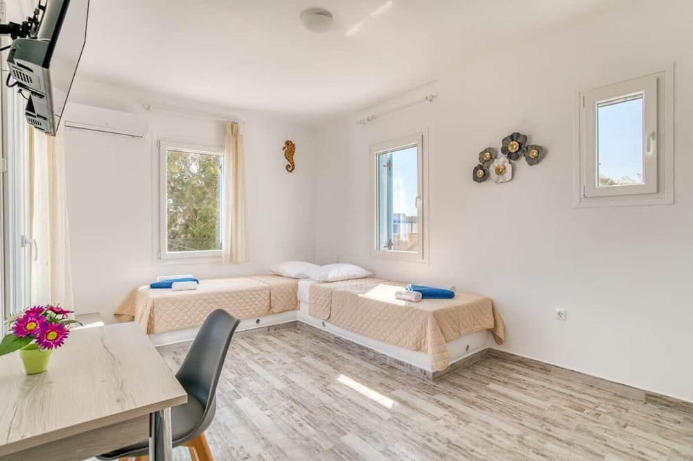 Seaside Splendor - Apollo s Poolside Retreat