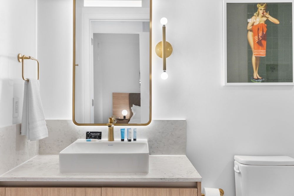 Prime City Location Luxury Condo