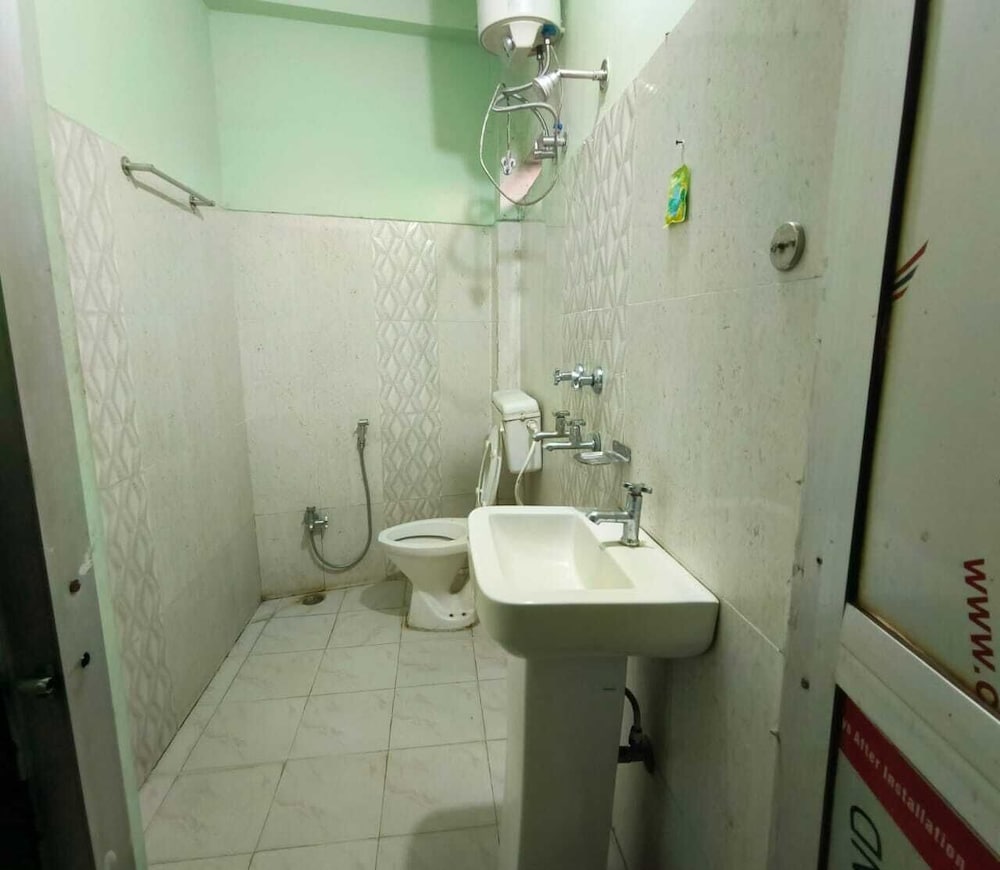 Hotel J B Palace