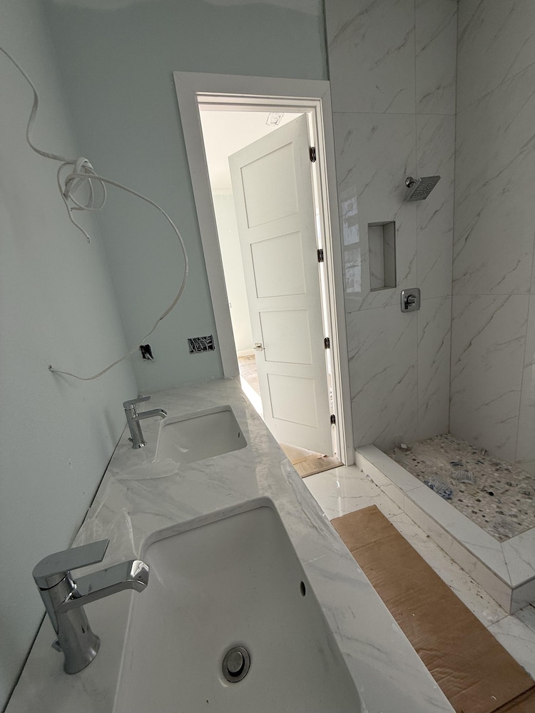 Brand New Luxury Build 265 Carolina Ave: Heated Pool, Hot Tub 6 Bedroom Home