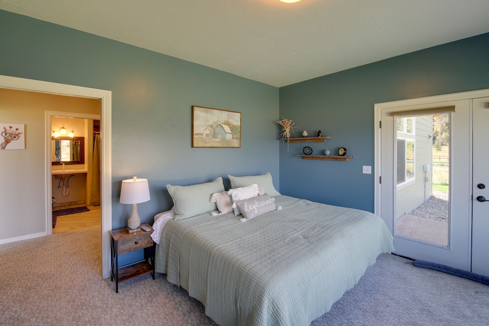 Pet-friendly Stevensville Home w/ Mountain Views! view 3