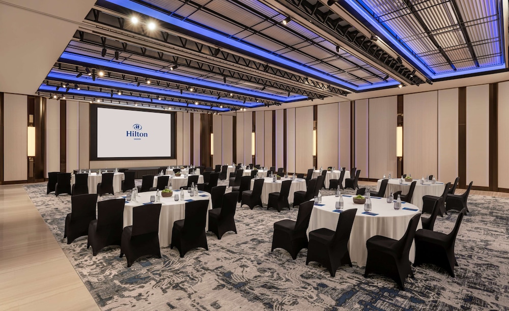 Hilton Saigon 57