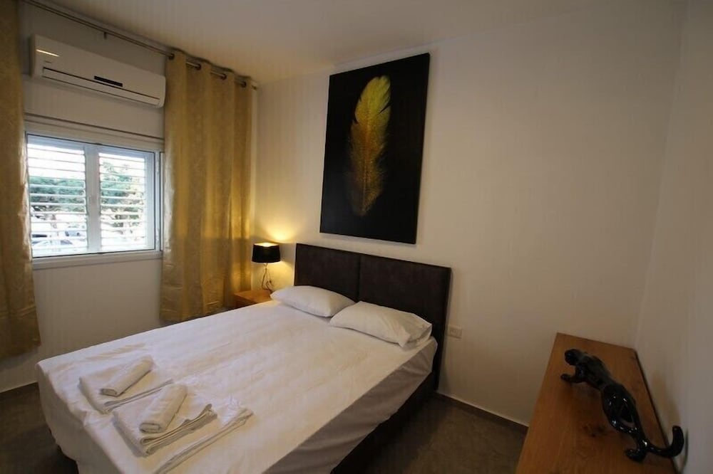Arendalzrail Apartments Khana Szenes St. view 2