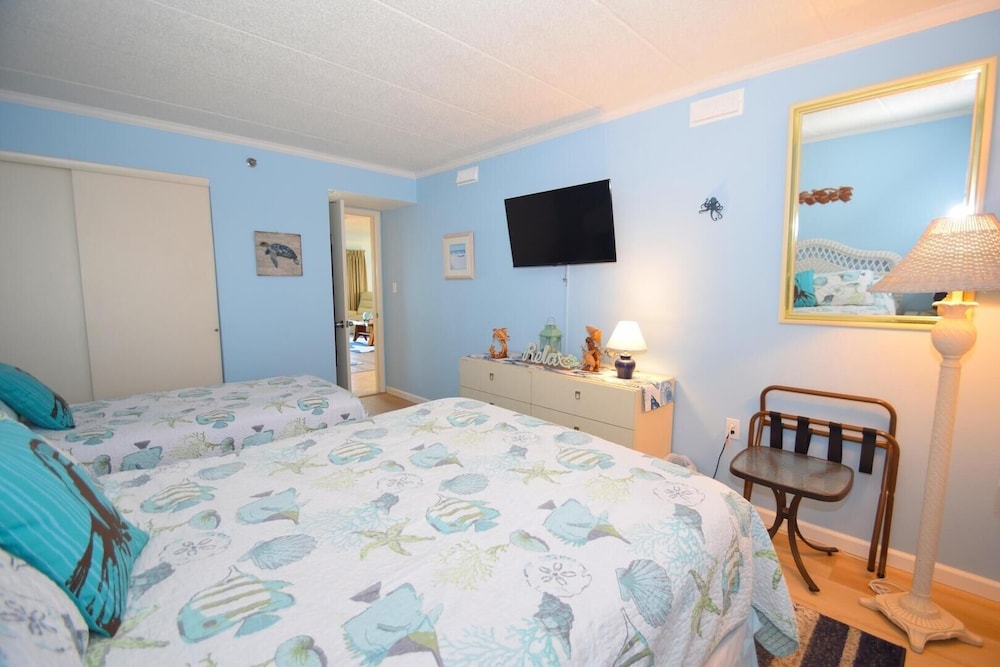 Marigot Beach 303 2 Bedroom Condo by RedAwning view 5