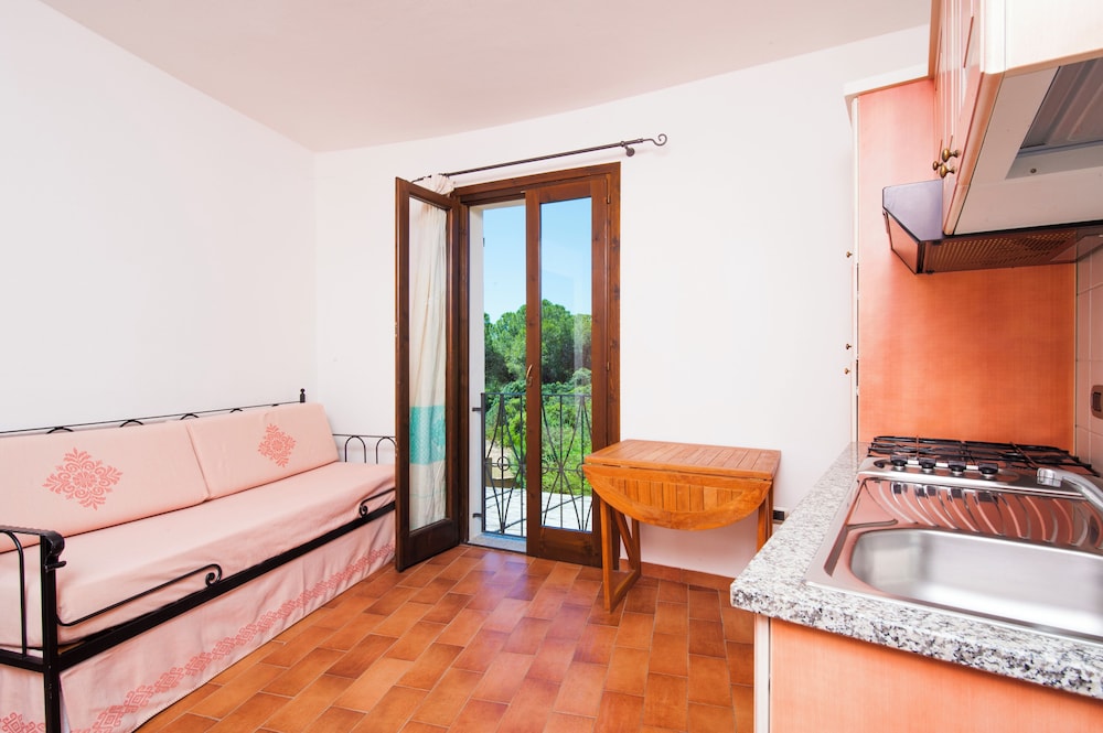 Residence with pool in Campulongu