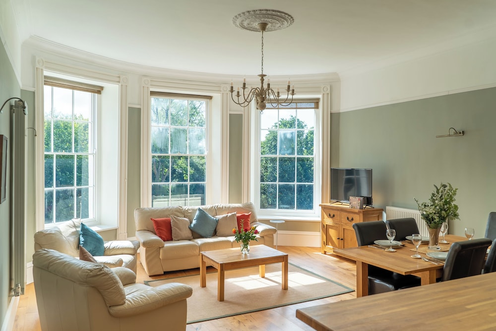 Holyland House - Greenacres Estates
