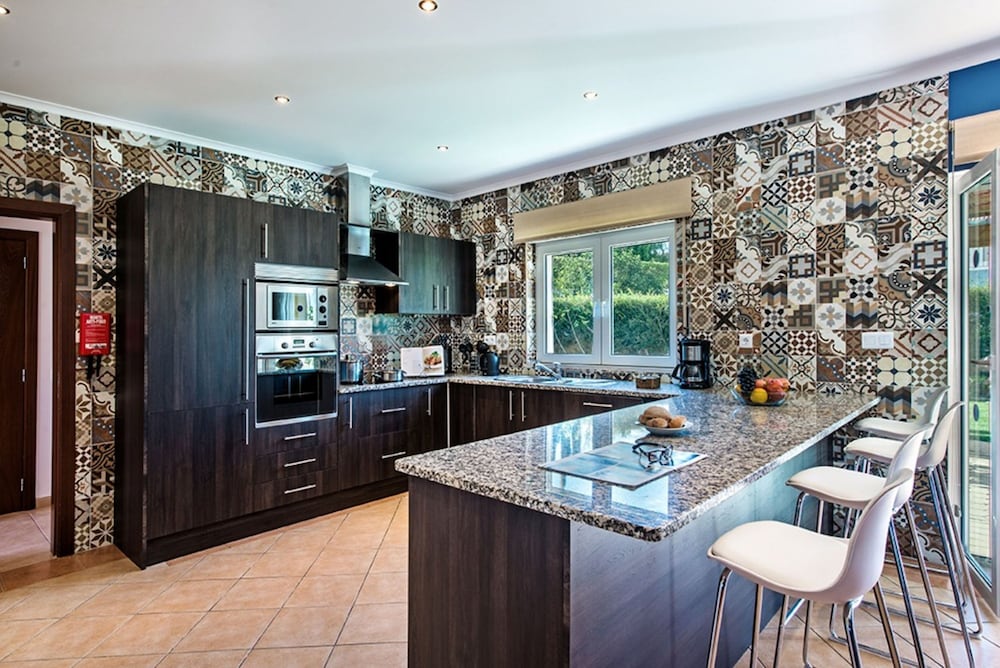 Amapola in Quelfes With 4 Bedrooms and 4 Bathrooms