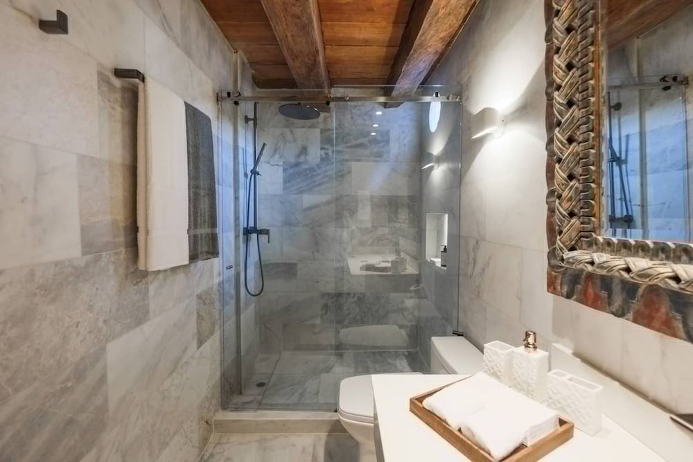 Goitia Apartment-rooftop Jacuzzi