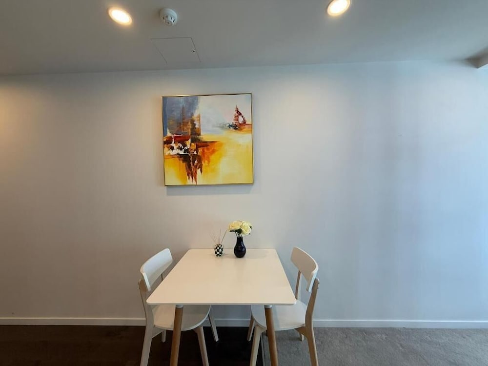 Near Sky Tower Cozy 1B Apt Close to Port