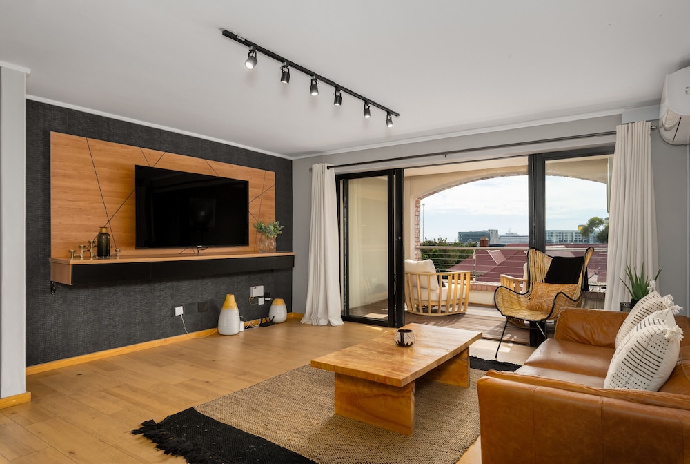 Rockwell 221 by Ctha